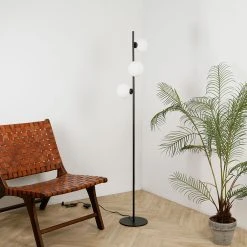 Opjet Lampadaire En Métal H152cm 3 Globes En Verre Opaline Noir - Edmond -Market Set Shop 621999 SITU01 WEB